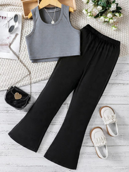 GRAY TANK TOP & BLACK FLAPPER